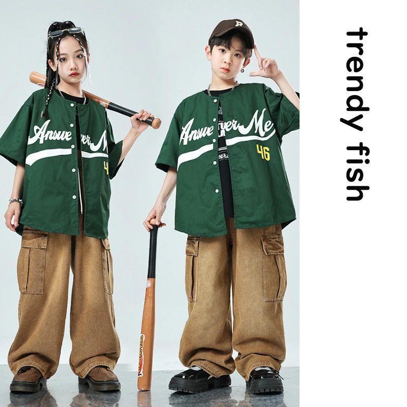 ベースボールシャツ キッズ ダンス衣装 単品 セットアップ 男の子 女の子 半袖 シャツ グリーン デニムパンツ カーゴパンツ ロングパンツ 茶色 ゆったり 練習着 レッスン着 習い服 韓国 カッコイイ ダンスウエア ステージ衣装 ジャズダンス k-pop jazz 舞台服 演出服 発表会 3