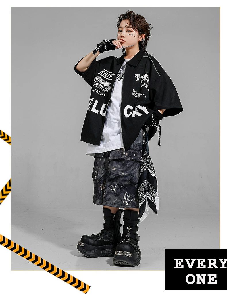クレオパトラセレクトの【クーポンで10％オフ】レーシングスーツ キッズ 子供ダンス衣装 女の子 男の子 ジャズダンス ヒップホップ セットアップ ストリート ユニセックス HIPHOP JAZZ ダンスウエア 半袖 トップス 短パン ゆったり おしゃれ 原宿系 発表会 演出服 練習服 団体服 ブラック 110-180cm｜アングル3