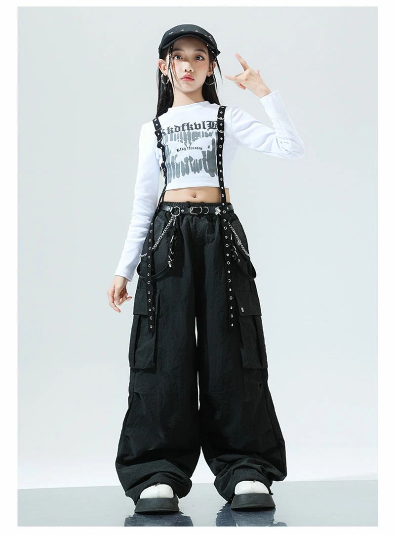クレオパトラセレクトのキッズ ダンス 衣装 セットアップ 女の子 白 トップス 黒 カーゴパンツ カーゴ パンツ キッズ ダンス衣装 長袖 単品 蝶柄 チアガール k-pop hiphop ダンスパンツ ヒップホップ カジュアル かっこいい カーゴパンツ へそ出し ダンスウェア ステージ衣装 演出服 発表会 練習着｜アングル2