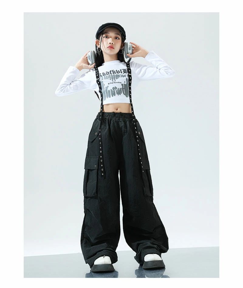 クレオパトラセレクトのキッズ ダンス 衣装 セットアップ 女の子 白 トップス 黒 カーゴパンツ カーゴ パンツ キッズ ダンス衣装 長袖 単品 蝶柄 チアガール k-pop hiphop ダンスパンツ ヒップホップ カジュアル かっこいい カーゴパンツ へそ出し ダンスウェア ステージ衣装 演出服 発表会 練習着｜アングル3