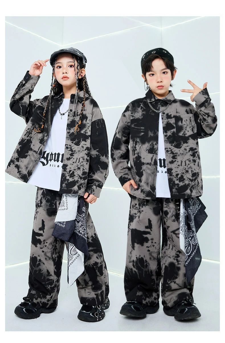 クレオパトラセレクトのブリード柄 柄ジャケット パンツ スーツ 黒灰色 キッズ ダンス衣装 上下セット セットアップ ヒップホップ 個性的 スポーツ風 男女兼用 衣装 総柄 子供ダンス服 ガールズ ダンスウェア ダンス衣装 キッズ 男の子 ボーイズ ジャケット ロンパン K-POP 韓国｜アングル3