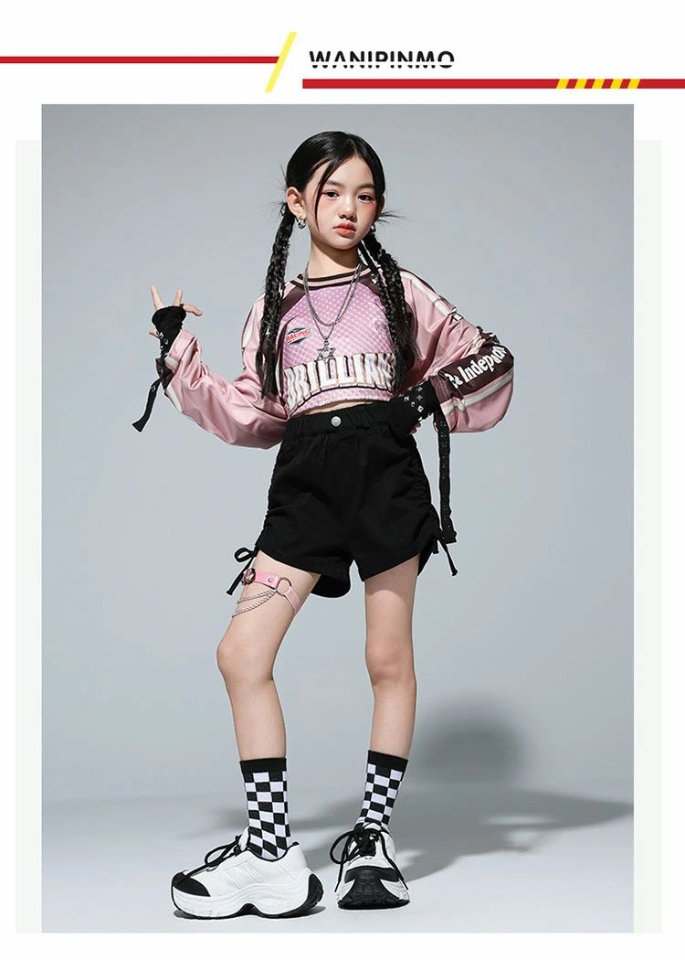 クレオパトラセレクトのピンク ブルー レッド トップス レーシング服 バイク風 スウェット 短パンツ 長袖 キッズ ダンス セットアップ 韓国 k-pop ヒップホップ 女の子 ギャル アイドル かっこいい カジュアル 子供服 ステージ衣装 jazz ジャズダンス 団体服 練習着 演出服 原宿系 110-180cm｜アングル3