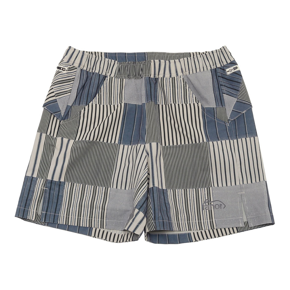 ranor ラナー STRIPE PATCH WORK MIDDLE SHORT 825-1-212 Description 機能も充実で一枚あると本当に頼りになる要の一枚。様々なシーンで合わせやすく、トップスとの相性も良いのでコーディネートが楽しくなる1枚です。パッチワーク柄は某〇〇〇ローレンのパッチワークをオマージュしリプロダクトした遊び心満載。落ち着いた配色でアクティビティからライフスタイル、トラベル、レジャーと幅広くお使いいただけます。 Material：100%ポリエステル Country：JAPAN Sizing サイズ 仕上寸法（cm） ウエスト ヒップ 前股上 後股上 股下 ワタリ幅 裾幅 S 70~80 104 23 35 13.5 34 29.5 M 76~86 111 25 36 15 36 31 L 81~95 118 26 37.5 16 38 32.5 ※サイズは一点一点スタッフが計測しています。多少の誤差が生じる事をご了承下さい。 ※お客様のPC環境により、商品画像と実際とでは若干色が異なる場合があります。 ※サイズがご不明な方はオーダー前にメールにてお問合せください。 ※当店では裾直しを行っておりませんので、予めご了承くださいませ。 ※裾直しが必要な方は、ご購入後お近くのお直し屋さんにてお願い致します。 Brand RUNNING、TRAILRUNNINGをベースに日々のライフスタイルとの融合を考え多様性があり、自由に、面白く楽しい機能的なオリジナルウェアを提案するranor［ラナー］。