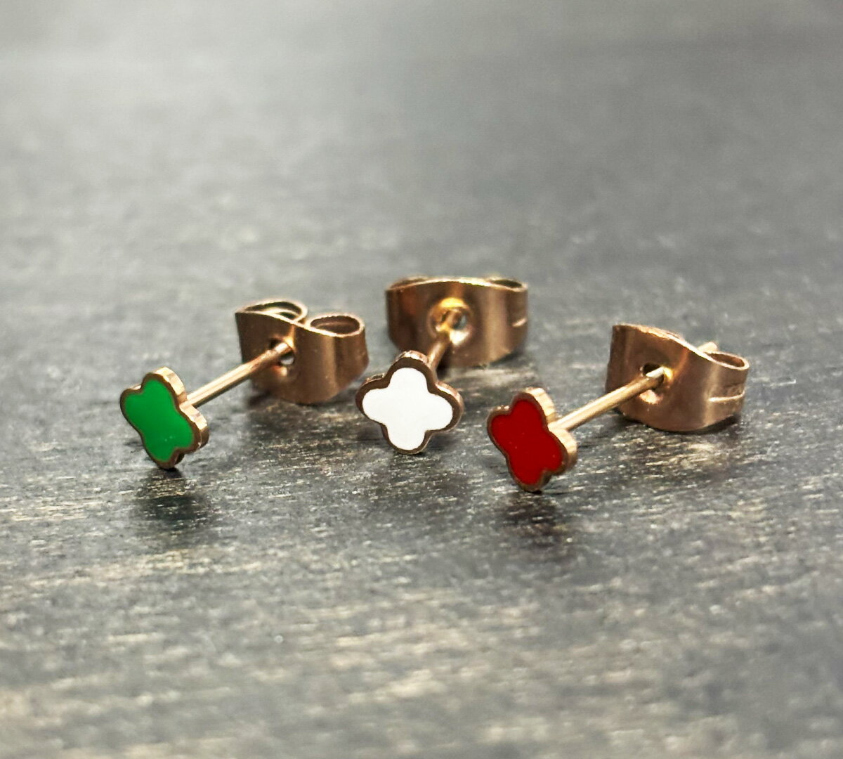 Rakuten - 【送料無料】クローバー 四つ葉 ピアス ピンクゴールド レディース 上品 アクセサリー 高見え 華奢