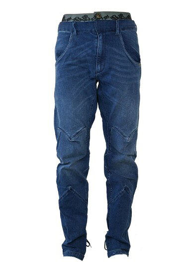 ◆ご確認ください◆ ※商品は海外からの輸入品「並行輸入品」となります。 ※保証は初期不良のみの対応となります。 ※商品画像に「サイズ交換」の記載がない商品はサイズ交換・返品はできません。 ※購入できる状態でも他のモールの販売状況により、完売となっている場合もございます。 ※海外からの輸送のため、商品の箱にキズや凹み、破損などが見受けられる場合がございます。 商品自体に問題がない場合、箱の補修、または別箱に入れ替えるなどして対応させていただいております。 ※北海道・沖縄へは送料1,000円が別途加算されます。ご注文いただいた後、商品の形状等を確認後、当店より改めてご案内いたします。 何卒、ご理解賜りますようお願いいたします。【商品説明】Nograd Samourai Pant Denim フランスのカルト的人気ブランド Nograd の Samourai Pant Denim は、岩場でも定番のジーンズスタイルをあきらめなくてよいことを示すパンツです。耐久性の高いパンツを求めるクライマーのために開発されました。アクロバティックな動きにも対応しながら、いかにもスポーツパンツという見た目にはなりません。 Samourai Pant Denim の特徴: ・Samourai ウエストバンド:Nograd を象徴する、幅広で伸縮性の高いニットのウエストバンドです。クライミングハーネスの下で非常にフラットに収まり、どのムーブでもずれにくい着用感を保ちます。 ・高性能ストレッチデニム:本物のジーンズらしい見た目と丈夫さを備えています。エラスタンの割合が高いため伸びがよく、ヒールフックやハイステップなどの大きな動きも楽にこなせます。 ・クライミング向けのエルゴノミックなカット:立体的に成形されたニーと、股部分(ガセット)の専用カットにより、生地がつっぱらず、垂直方向でも自由に動けます。 ・調整できる裾:足首のゴム入りカフスで裾を固定できます。足元や足場をいつでも正確に見て確認できます。 商品情報 ・ポケット:フロント2、バック2 ・推奨用途:ボルダリング、スポーツクライミング、普段使い ・フィット:スリムフィット、コンフォート(ニー部分はエルゴノミック設計) ・裾:通常の縁仕上げ、ドローコード ・留め具:プッシュボタン、ウエストゴム、ファスナー、ベルトループ付き ・生産国:チュニジア ・重量:0.73 kg ・素材:コットン91.5%、ポリエステル7%、エラスタン1.5%