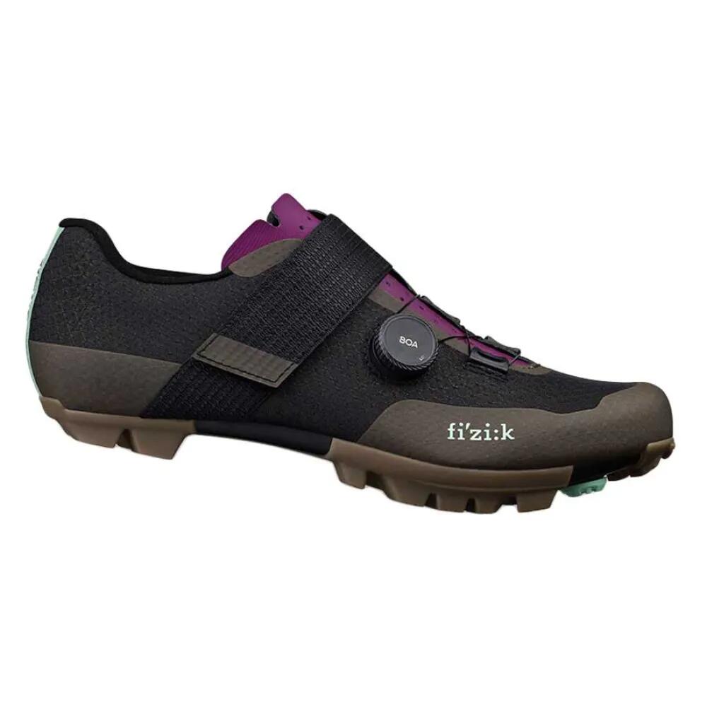 フィジーク ヴェント フェロックス カーボン グラベル シューズ （ Mud/Grape ） | FIZIK Vento Ferox Carbon Gravel Shoes [t]