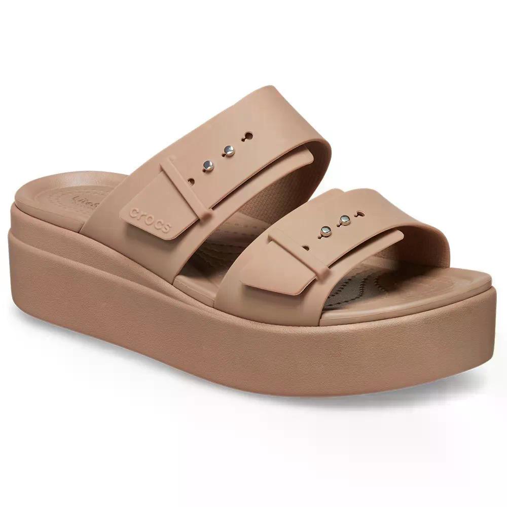 Crocs - クロックス ブルックリン ロー ウェッジ レディース サンダル （ Latte ） | CROCS Brooklyn Low Wedge Sandals Woman [t]