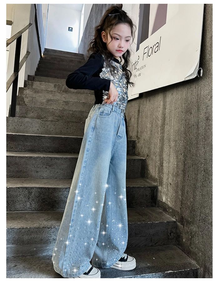 【コスパ最高】韓国子供服 女の子 デニムパンツ 春秋 新品 おしゃれ デニムワイドパンツ ガールズ デニムパンツ カジュアルパンツ ライトブルー 普段着 K-pop 演出服 団体服 ドラムショー 子供パンツ デニム ズボン 110 120 ジーンズ キラキラ スパンコール