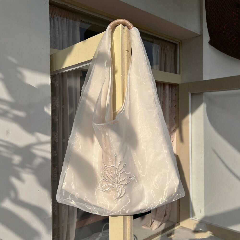 乐天商城 - オーガンジー刺繍トートバッグ レディース 百合刺繍 2層構造 大容量 軽量 夏用 ホワイト 韓国風 ナチュラル 通勤通学 おしゃれ サマーバッグ