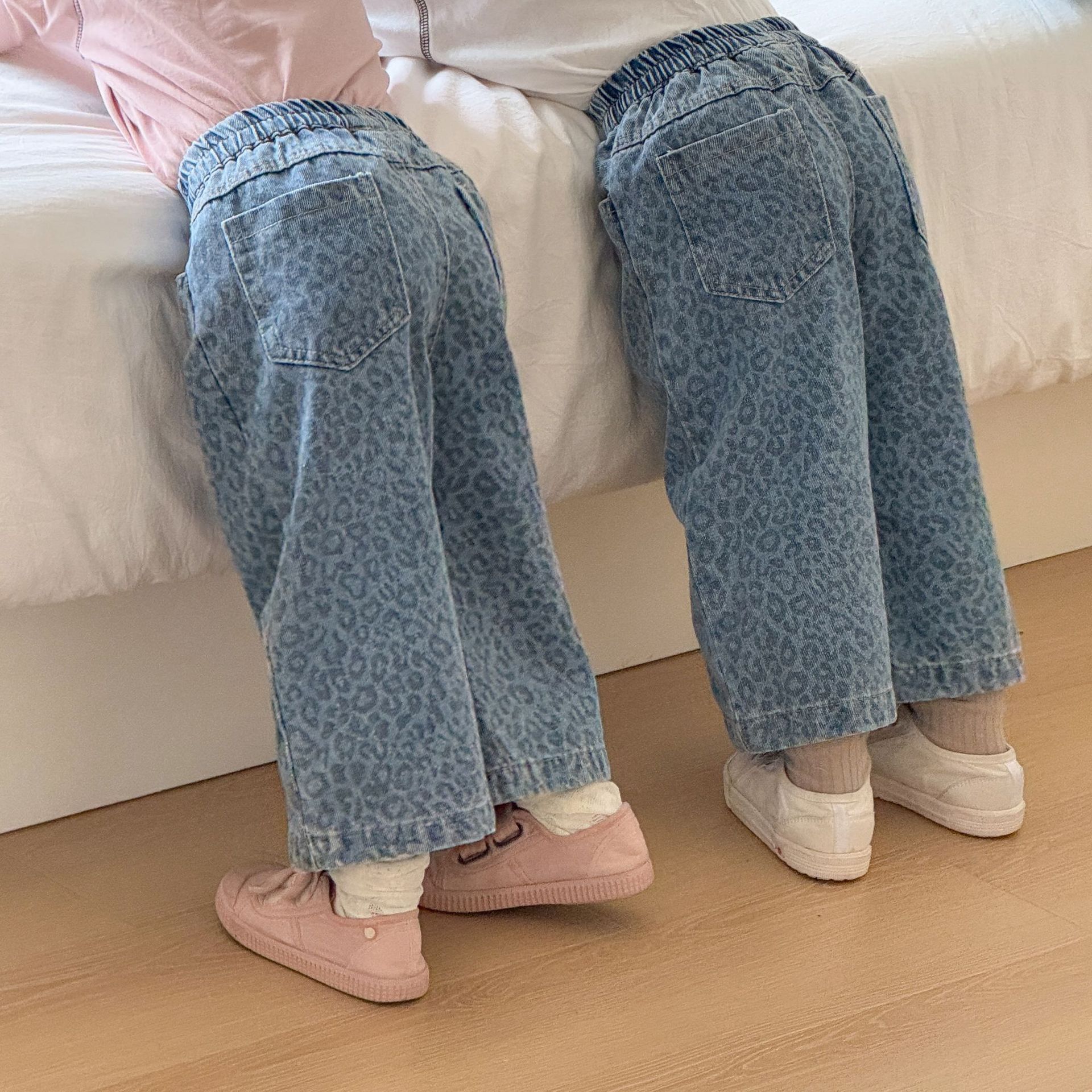 デニムパンツ 子供服 ヒョウ柄 ワイドレッグ 兄妹コーデ キッズ服 ウエストゴム 80‑170cm 男の子 女の子 春秋 ゆったりシルエット カジュアル キッズズボン 通園 お出かけ cliosi-10007148 cliosi パッケージ画像