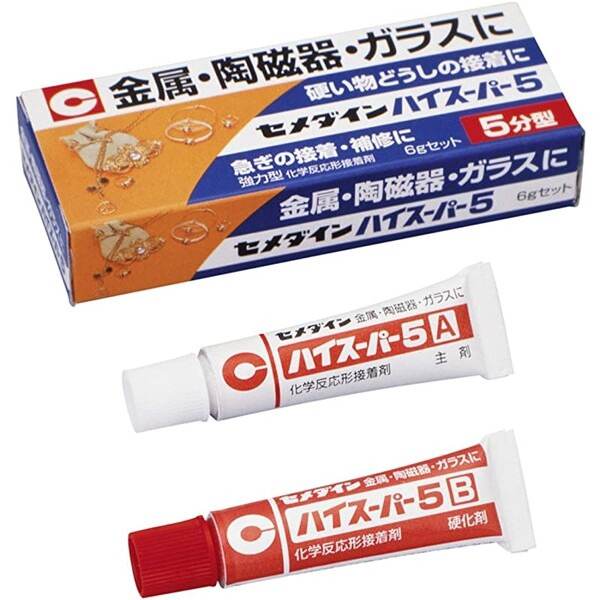 商品名セメダイン ハイスーパー5 6gセット CA-183説明急ぎの接着・補修作業に最適。5分で硬化し始めるスピードタイプの接着剤です。硬化膜が硬く、強靭なので、金属や陶磁器、ガラスなどの硬いもの同士をカッチリ堅く接着。化学反応により硬化するので、肉やせが少なく、穴埋めや隙間充填などの応用も可能です。●容量:6gセット●2液混合型●硬化速度:5分型●強力型●主成分:エポキシ樹脂系●容器形状:チューブ●商品呼称:ハイスーパー5●包装形態:紙箱入品番CA-183この商品について 必ずご確認ください配送についてメール便での配送になります。→ご利用の際は必ずお読みください 送料について ご注文合計額が￥1000 (税込)以上で、全国一律『送料無料』です。 →詳細はこちら返品→返品・交換・キャンセルについて※メール便は、日時指定、代金引換、ギフトラッピング・熨斗サービスに対応しておりません。