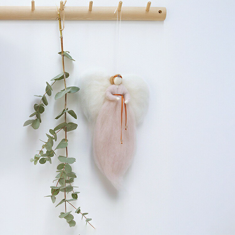 Jurianne Matter ウールエンジェル IRINI イリニ 大切な方へ 気持ちをつなぐ ふわふわ ウールエンジェル 窓辺 寝室 玄関 子ども ご出産祝い クリスマス 癒し 元気 赤ちゃん 天使 ギフト プレゼント 贈り物 オーナメント クリスマス 飾り 飾り ピンク カーキ ナチュラル