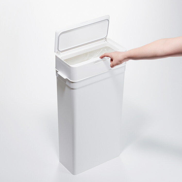 Rakuten - ゴミ箱 シールズ25 密閉ダストボックス 25リットル ライクイット【ごみ箱 25l ふた付き 分別 スリム 隙間 おむつ 生ゴミ 生ごみ キッチン ワンタッチ 積み重ね 蓋付きゴミ箱 日本製 おしゃれ かわいい 袋 見えない 北欧 スタッキング 重ねる 韓国インテリア】 フェミニン
