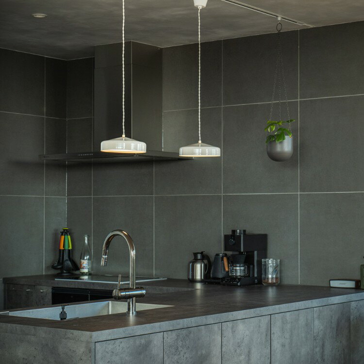 Rakuten - LEDペンダントライト 1灯 EON LED PENDANT LIGHT S イオン ダイニング リビング ダクトレール(要プラグ) スチール 真鍮 ブラック ホワイト グレージュ ペールカラー モノトーン 北欧モダン ミニマル 高さ調節 コード収納 おしゃれ ライト 照明 引掛シーリング