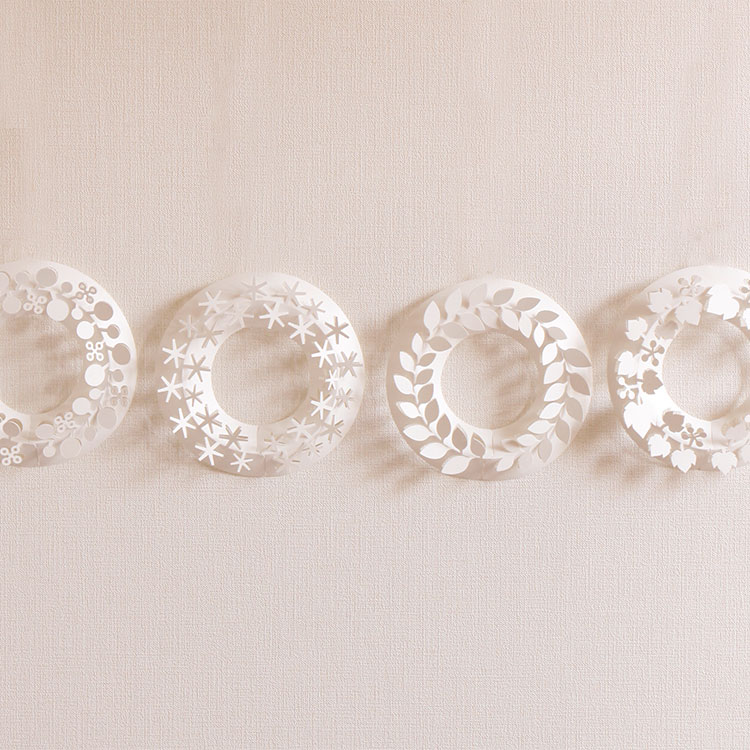 乐天商城 - 【メール便ok】クリスマスリース paper wreath ペーパーリース S【おうちスタジオ 背景 伊藤千織 ホワイトリース 飾り付け パーティー 飾り シンプル 北欧 デザイン おしゃれ かわいい 可愛い インテリア シンプル 玄関 クリスマス プレゼント 雑貨】 フェミニン