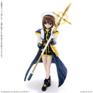 本体サイズ :全高約48cm 騎士服姿にシュベルトクロイツ機動形態が付属。ワイヤー入りのスカートは自由に動かせます。 【ご注意】こちらは人形サイズの製品になります。 [セット内容]シュベルトクロイツ、夜天の書、ハンドパーツ一種 新品です。 希少商品となりますので、定価よりお値段が高い場合がございます。 販売済みの場合は速やかに在庫の更新を行っておりますが、時間差等にて先に他店舗での販売の可能性もございます。在庫切れの際はご了承下さい。 当店、海外倉庫からのお取り寄せとなる場合もあります。その場合、発送に2〜4週間前後かかる場合があります。 原則といたしまして、お客様のご都合によるキャンセルはお断りさせていただいております。 ただし、金額のケタの読み間違いなども加味し、12時間以内であればキャンセルを受け付けております。 ※万が一、メーカーもしくは店舗などに在庫が無い場合、誠に申し訳ありませんがキャンセルさせて頂きます。何卒、ご理解いただきますようよろしくお願いいたします。　