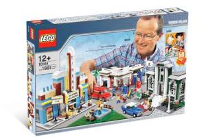 ピース数 1981ピース。レゴブロックの50周年を記念した特別商品。50年前の1958年に発売された「タウンプラン」をベースに当時の懐かしい町並みを再現しました! 型番：4566082 ピース数：1981新品です。 希少商品となりますので、...