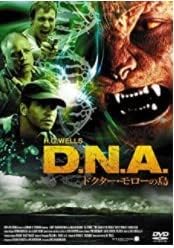 『トランスフォーマー』のデジタル・ドメイン社×SFX監督『ジュラシック・パーク』のスタン・ウインストン監督が贈る驚異のSFXスリラー!! ストーリー 飛行機事故に遭遇し漂流の末、貨物船に助けられた国連弁護士のダグラス。 彼はその船内で怪しげな男、モンゴメリーと知り合い、とある熱帯の孤島に誘われ上陸する。 屋敷に通された彼は部屋に飾られた賞状から、島の持ち主が消息不明とされていたノーベル賞科学者、ドクター・モローであることを知り、美しい博士の娘アイッサとも出会う。 その夜、身の為と言われ閉じ込められた部屋の鍵を破り外へと抜け出した彼は、研究室に迷い込んだ。 そこには獣とも人ともつかない異様な生き物の姿があった……。 博愛主義で獣人たちの優しい父である博士。しかし彼はまた、その子供たちを従わせるために苦痛を伴うチップを身体に埋め込み、歯向かう物には容赦無くムチを振るう神でもあった。 そして、その後釜を狙う助手と、博士の掟に謀反を起こした獣人ハイエナもまた、その支配欲に捕らわれた人間そのものだった。 SF小説家H.G.ウェルズの原作をマーロン・ブランド主演で映像化したホラー。 時間：1時間39分 ディスク枚数：1 新品です。 希少商品となりますので、定価よりお値段が高い場合がございます。 販売済みの場合は速やかに在庫の更新を行っておりますが、時間差等にて先に他店舗での販売の可能性もございます。在庫切れの際はご了承下さい。 当店、海外倉庫からのお取り寄せとなる場合もあります。その場合、発送に2～4週間前後かかる場合があります。 原則といたしまして、お客様のご都合によるキャンセルはお断りさせていただいております。 ただし、金額のケタの読み間違いなども加味し、12時間以内であればキャンセルを受け付けております。 ※万が一、メーカーもしくは店舗などに在庫が無い場合、誠に申し訳ありませんがキャンセルさせて頂きます。何卒、ご理解いただきますようよろしくお願いいたします。 お客様による金額の読み間違いが多発しております。金額をよくご確認の上、ご注文よろしくお願いいたします。 当店は在庫数1点のみのため交換はできません。初期不良はメーカーにご相談願います。