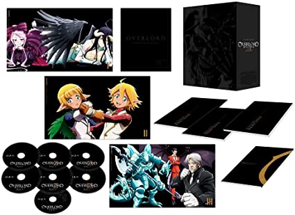 時間 ‏ : ‎ 15 時間 40 分 ディスク枚数 ‏ : ‎ 7 オーバーロード I・II・III Blu-ray BOX Amazon.co.jp限定商品が登場! Amazon限定特典として、早期予約特典「ハムスケのコインケース」付き! Amazon限定特典として、購入特典「オリジナルA5キャラファイングラフ」付き! シリーズ累計1100万部! 大人気ライトノベルのTVアニメ全3シリーズ! 骸骨の姿をした最凶の大魔法使いの歩みがついにBlu-ray BOX化! ★大ヒットを記録したTVアニメの全3シリーズが待望のBlu-ray BOX化! 原作シリーズの累計発行部数が1100万部を突破した大人気web小説「オーバーロード」。 2015年にTVアニメ第1期が、さらに2017年にはTVシリーズを再編集した劇場版総集編も公開されヒットを記録した。 そして2018年1月にはTVアニメ第2期、同年7月にはTVアニメ第3期が放送開始。 こちらも最凶のダークファンタジーの名にふさわしい圧倒的なスケール感とクオリティの高い映像に国内外問わず人気を博し、 原作書籍を始めとする関連商品も大ヒット。そしてその壮大な歩みを記録するファン待望のBlu-ray BOXが2022年6月に発売決定! ★メインスタッフは3シリーズ通して続投の盤石の布陣! 最凶のダークファンタジーが再臨! 日本屈指の実力を誇るアニメーションスタジオ《マッドハウス》制作! 監督には「ワンピース」や「プリキュア」などの大ヒット作のほか、様々な人気作品にスーパーアニメーターとして参加し活躍する《伊藤尚往》、 シリーズ構成には「ソードアート・オンライン」や「魔法科高校の劣等生」などで脚本を務めた《菅原雪絵》、 そしてキャラクターデザインには「HUNTERXHUNTER」など有名作品を多数手掛ける熟練アニメーター《吉松孝博》に加え、 「ノーゲーム・ノーライフ ゼロ」など様々な作品で作画監督を務める《田埼聡》が第2期より新たに参加。 盤石の布陣が集結して描くダークファンタジーワールド! ★声優陣も第1期・2期から続投、第3期からの新キャラクターも若手&ベテランの豪華声優陣が演じる! アインズ役の日野聡をはじめ、アインズに忠誠を誓う守護者の面々にも原由実、上坂すみれ、千葉繁ほか第1期から強力キャストが続投! 第3期から登場するキャラクターの面々にも桜井孝宏、土師孝也ほか若手&実力あるベテランが配役され、圧倒的な世界観にさらなる深みが加わる! ★スペシャルアウターケースやアニメ新規描き下ろしデジパックなど豪華特典が付属! そのほかにも、コンプリート設定資料集「World Guide」やちびキャラアニメ「ぷれぷれぷれあです」、スペシャルブックレットなどを再集録する充実の特典内容! ★「劇場版総集編 オーバーロード 不死者の王」来場者特典の原作・丸山くがね氏書き下ろし小説「プレイアデスな日」を再録! 劇場版総集編公開時の来場者特典である原作・丸山くがね氏書き下ろし小説「プレイアデスな日」がなんと再録! もうここでしか手に入らない貴重な特典を見逃すな! 【毎回特典】 1.スペシャルアウターケース 2.アニメ新規描き下ろしデジパック 3.スペシャルブックレット 4.コンプリート設定資料集「World Guide」I~III 5.原作・丸山くがね氏書き下ろし小説「プレイアデスな日」 6.特典映像 ・ちびキャラアニメ「ぷれぷれぷれあです」1~3 ・PV集 ・番宣・CM集 ・予告集 ※3,4,6は過去に発売された商材に封入された特典物の再録版になります。 ※5は「劇場版総集編 オーバーロード 不死者の王」来場者特典の再録版になります。 【収録話数】 全39話+特典映像 【ストーリー】 喝采せよ――。 時は2138年。一大ブームを巻き起こした仮想現実体感型オンラインゲーム《ユグドラシル》はサービス終了を迎えようとしていた。 プレイヤーであるモモンガは仲間と栄華を誇った本拠地ナザリック地下大墳墓で一人静かにその時を待っていた。 しかし、終了時間を過ぎてもログアウトされない異常事態が発生。NPCたちが意思を持って動き出し、さらにナザリックの外には見たこともない異世界が広がっていた。 モモンガはかつての仲間を探すため、ギルドネームであったアインズ・ウール・ゴウンを名乗り、異世界にその名を轟かすことを決意。 【メインスタッフ】 ◆原作:丸山くがね (「オーバーロード」/KADOKAWA刊) ◆キャラクター原案:so-bin ◆監督:伊藤尚往 ◆シリーズ構成・脚本:菅原雪絵 ◆キャラクターデザイン・総作画監督:田埼聡、吉松孝博 ◆音響監督:郷文裕貴 ◆音響制作:grooove ◆音楽:片山修志(Team-MAX) ◆音楽制作:KADOKAWA ◆アニメーション制作:マッドハウス 【メインキャスト】 ◆アインズ:日野聡 ◆アルベド:原由実 ◆シャルティア:上坂すみれ ◆アウラ:加藤英美里 ◆マーレ:内山夕実 ◆デミウルゴス:加藤将之 ◆コキュートス:三宅健太 ◆ヴィクティム:東山奈央 ◆セバス:千葉繁 ◆エンリ:M.A.O ◆ンフィーレア:村瀬歩 ◆ネム:高野麻里佳 ◆クライム:逢坂良太 ◆ブレイン:遊佐浩二 ◆ガゼフ:白熊寛嗣 ◆ジルクニフ:桜井孝宏 ◆フールーダ:土師孝也新品です。 希少商品となりますので、定価よりお値段が高い場合がございます。 販売済みの場合は速やかに在庫の更新を行っておりますが、時間差等にて先に他店舗での販売の可能性もございます。在庫切れの際はご了承下さい。 当店、海外倉庫からのお取り寄せとなる場合もあります。その場合、発送に2～4週間前後かかる場合があります。 原則といたしまして、お客様のご都合によるキャンセルはお断りさせていただいております。 ただし、金額のケタの読み間違いなども加味し、12時間以内であればキャンセルを受け付けております。 ※万が一、メーカーもしくは店舗などに在庫が無い場合、誠に申し訳ありませんがキャンセルさせて頂きます。何卒、ご理解いただきますようよろしくお願いいたします。 お客様による金額の間違いが多発しております。金額をよくご確認の上、ご注文よろしくお願いいたします。 当店は在庫数1点のみのため、交換はできません。初期不良はメーカーにご相談願います。