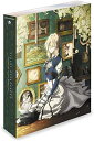 【店舗限定特典】 ●A3クリアポスター 【特典】 〇キャラクターデザイン描き下ろし特製ケース 〇オールカラーブックレット 36P ・キャストコメント新規収録:石川由依、寿美菜子、悠木碧、内山昂輝 ・世界観設定の鈴木貴昭によるコラム「当時の女学校に関して」「時代の変遷について」特別収録 ・キャラクター紹介や厳選設定資料を多数収録 〇監督厳選 解説付き絵コンテ集46P 〇原作者 暁佳奈 書き下ろし短編小説冊子「エイミー・バートレットと春の木漏れ日」 ・劇場入場者プレゼント「書き下ろし短編小説冊子」の新たな物語を特別に書き下ろし 〇劇場入場者プレゼント「書き下ろし短編小説冊子」表紙原画カード4種 〇劇場ポスター縮刷版カード 【映像特典】 ・予告 【音声特典】 ・DTS Headphone:X ・オーディオコメンタリー(石川由依(ヴァイオレット・エヴァーガーデン役)、寿美菜子(イザベラ・ヨーク役)、悠木碧(テイラー・バートレット役)) 【その他】 ・日本語字幕 ※特典内容は予告なく変更になる場合がございます。 [Story] ……大切なものを守るのと引き換えに僕は、僕の未来を売り払ったんだ。 良家の子女のみが通うことを許される女学校。 父親と「契約」を交わしたイザベラ・ヨークにとって、 白椿が咲き誇る美しいこの場所は牢獄そのもので……。 未来への希望や期待を失っていたイザベラの前に現れたのは、 教育係として雇われたヴァイオレット・エヴァーガーデンだった。 [スタッフ] 原作:「ヴァイオレット・エヴァーガーデン」暁 佳奈(KAエスマ文庫/京都アニメーション) 監督:藤田春香 監修:石立太一 シリーズ構成:吉田玲子 脚本:鈴木貴昭、浦畑達彦 キャラクターデザイン・総作画監督:高瀬亜貴子 世界観設定:鈴木貴昭 美術監督:渡邊美希子 3D美術:鵜ノ口穣二 色彩設計:米田侑加 小物設定:高橋博行 撮影監督:船本孝平 3D監督:山本 倫 音響監督:鶴岡陽太 音楽:Evan Call アニメーション制作:京都アニメーション 主題歌:「エイミー」茅原実里 製作:ヴァイオレット・エヴァーガーデン製作委員会 配給:松竹 [キャスト] ヴァイオレット・エヴァーガーデン:石川由依 イザベラ・ヨーク:寿 美菜子 テイラー・バートレット:悠木 碧 クラウディア・ホッジンズ:子安武人 ベネディクト・ブルー:内山昂輝 カトレア・ボードレール:遠藤 綾 新品です。 希少商品となりますので、定価よりお値段が高い場合がございます。 販売済みの場合は速やかに在庫の更新を行っておりますが、時間差等にて先に他店舗での販売の可能性もございます。在庫切れの際はご了承下さい。 当店、海外倉庫からのお取り寄せとなる場合もあります。その場合、発送に2〜4週間前後かかる場合があります。 原則といたしまして、お客様のご都合によるキャンセルはお断りさせていただいております。 ただし、金額のケタの読み間違いなども加味し、12時間以内であればキャンセルを受け付けております。 ※万が一、メーカーもしくは店舗などに在庫が無い場合、誠に申し訳ありませんがキャンセルさせて頂きます。何卒、ご理解いただきますようよろしくお願いいたします。 お客様による金額の間違いが多発しております。金額をよくご確認の上、ご注文よろしくお願いいたします。 当店は在庫数1点のみのため、交換はできません。初期不良はメーカーにご相談願います。