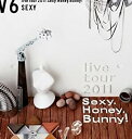 2011年夏に敢行された全国ツアー「V6 live tour 2011 Sexy.Honey.Bunny!」待望のDVD化決定！ 特典映像が過去最高に充実！初回生産限定＜WALK盤＞、初回生産限定＜Sexy盤＞、通常盤の全3形態でリリース決定！ 初回生産限定＜Sexy盤＞の特典Discには、 　 ●ツアードキュメンタリー収録！いつものツアードキュメンタリーに、なぜか楽屋に謎のマネキンが！？ 　　ドキュメンタリーにドラマ仕立ても含めた新しいドキュメンタリーを収録！ 　 ●「Sexy.Honey.Bunny!」ライブアンコールパーフェクト360°ver.！アンコールで披露していた「Sexy.Honey.Bunny!」で 　　メンバーが自らカメラを持ちステージ上から撮影を敢行！ステージの外、ステージの上どちらからも撮影した完璧な360°を体験！ 　　また各地で最初の「Sexy!」をメンバーそれぞれが歌っていたのを、メンバー6人分のver．として収録！ 　 ●最新SINGLE「Sexy.Honey.Bunny!」の初回Aに収録された特典映像で話題を呼んだ"打ち上げ企画・・・今回もやります！ 　　「6人だけのツアー打ち上げSpecial！」約2ヶ月に及んだ全国ツアー打ち上げなのでいろいろと振り返ったりしながら、 　　皆で料理をしたり、、お題に沿ったトークをしたり、最後にはまさかのあんなゲームまで！ 　　ツアーの事を振り返りつつも全力で楽しむメンバーの姿をここでぜひ！ 【収録内容】 〈DISC-1〜2〉◆V6 live tour 2011 Sexy.Honey.Bunny! 　本編　約110分収録予定 〈DISC-3〉※特典DISC 　 ◆TOURドキュメンタリー〜楽屋に謎のマネキンが!?〜（仮） 　 （※全国ツアー会場の楽屋に謎のマネキンが！？ドキュメンタリー＆ドラマ仕立ての新たな形がここに！） 　 ◆「Sexy.Honey.Bunny!」LIVEアンコールパーフェクト360°ver.(仮) 　 （※メンバー全員がステージ上からの撮影を実施！360°ステージを各メンバーの「Sexy！」始まりで、6人分のver．で完全に再現。）　約60分収録予定 〈DISC-4〉※特典DISC 　 ◆6人だけのツアー打ち上げSpecial映像(仮)（※ツアーの打ち上げといわれて都内某所に集められたメンバー。 　 皆で料理、お題に沿ったトーク、最後にはまさかのあんなゲームまで！）　約50分収録予定 ディスク枚数: 4 時間: 250 分新品です。 希少商品となりますので、定価よりお値段が高い場合がございます。 販売済みの場合は速やかに在庫の更新を行っておりますが、時間差等にて先に他店舗での販売の可能性もございます。在庫切れの際はご了承下さい。 当店、海外倉庫からのお取り寄せとなる場合もあります。その場合、発送に2〜4週間前後かかる場合があります。 原則といたしまして、お客様のご都合によるキャンセルはお断りさせていただいております。 ただし、金額のケタの読み間違いなども加味し、12時間以内であればキャンセルを受け付けております。 ※万が一、メーカーもしくは店舗などに在庫が無い場合、誠に申し訳ありませんがキャンセルさせて頂きます。何卒、ご理解いただきますようよろしくお願いいたします。 お客様による金額の間違いが多発しております。よくご確認の上、ご注文よろしくお願いいたします。　