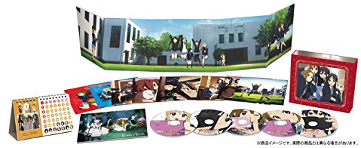 けいおん! Blu-ray BOX (初回限定生産)(オリジナルB1サイズ(タテ：1030mmXヨコ：728mm)特大布ポスター（中野 梓ver.）付き)新品 マルチレンズクリーナー付き