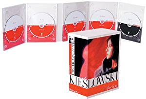 ポーランドが生んだ世界的名匠キェシロフスキが遺した至極の作品がDVDで待望の登場。 第1弾の本商品は、モスクワ映画祭グランプリの『アマチュア』ほか、すべて初ソフト化の4作品と特典ディスクの5枚組。初回限定生産。 BOX2、3を収納可能な豪華化粧箱入り。 【収録作品】 ・『傷跡』 ・『アマチュア』 ・『偶然』 ・『終わりなし』 ・特典ディスク『キェシロフスキ：I'm so-so』（死の直前のキェシロフスキをとらえたドキュメンタリー） ディスク枚数: 5 時間: 500 分新品です。 希少商品となりますので、定価よりお値段が高い場合がございます。 販売済みの場合は速やかに在庫の更新を行っておりますが、時間差等にて先に他店舗での販売の可能性もございます。在庫切れの際はご了承下さい。 当店、海外倉庫からのお取り寄せとなる場合もあります。その場合、発送に2〜4週間前後かかる場合があります。 原則といたしまして、お客様のご都合によるキャンセルはお断りさせていただいております。 ただし、金額のケタの読み間違いなども加味し、12時間以内であればキャンセルを受け付けております。 ※万が一、メーカーもしくは店舗などに在庫が無い場合、誠に申し訳ありませんがキャンセルさせて頂きます。何卒、ご理解いただきますようよろしくお願いいたします。 お客様による金額の間違いが多発しております。よくご確認の上、ご注文よろしくお願いいたします。　