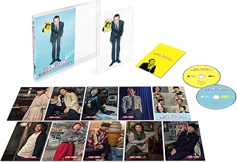 特製エンケンぷっくりシール&差し替えジャケット付 これはサスペンスか?コメディか! ? 遠藤憲一と宮藤官九郎が豪華ゲスト俳優陣から“役作り"の極意を勉強させていただく、 前代未聞・究極のエンターテイメント、爆誕! ! 僕らのドラマに、出てもらってもいいですか? 物語の舞台は、刑事・諸井情(遠藤憲一)が連続猟奇殺人犯「エスカルゴ」を追うサスペンスドラマの撮影現場。 ドラマの撮影は滞りなく終わったと思いきや、毎度トラブル発生で撮り直しを強いられる非常事態に。 しかし遠藤の共演者たちは既に現場にいない・・・。そこでたまたま近くに居合わせた名俳優に急遽出演を依頼し“TAKE 2"がスタート。 同じドラマの同じ役を違う役者が演じたらどう変わるのか、という発想から生まれた前代未聞のこの企画で、遠藤と宮藤が“役作り"の極意を勉強する! ! ◆メイキング、未公開ノーカットアドリブ集、全話ビジュアルコメンタリー、笠原秀幸ドキュメンタリーほか、200分を超える映像特典を収録! ◆初回仕様には1特製エンケンぷっくりシール2差し替えジャケットセット(10枚組)付! 【キャスト】 遠藤憲一 小栗 旬 仲里依紗 加藤 諒 高畑淳子 野村周平 水野美紀 高嶋政伸 桃井かおり 笠原秀幸 吉居亜希子 野田哲平 相築あきこ 望月 歩 加茂美穂子 新井敬太 ホーチャンミ 坂田 聡 田中聡元 林 摩耶 宮藤官九郎 【スタッフ】 脚本 / 宮藤官九郎 監督 / 伊藤征章 音楽 / 白石めぐみ ※特典、商品仕様、ジャケット写真などは予告無く変更となる場合がございます。 時間2 時間 50 分 ディスク枚数2 新品です。 希少商品となりますので、定価よりお値段が高い場合がございます。 販売済みの場合は速やかに在庫の更新を行っておりますが、時間差等にて先に他店舗での販売の可能性もございます。在庫切れの際はご了承下さい。 当店、海外倉庫からのお取り寄せとなる場合もあります。その場合、発送に2～4週間前後かかる場合があります。 原則といたしまして、お客様のご都合によるキャンセルはお断りさせていただいております。 ただし、金額のケタの読み間違いなども加味し、12時間以内であればキャンセルを受け付けております。 ※万が一、メーカーもしくは店舗などに在庫が無い場合、誠に申し訳ありませんがキャンセルさせて頂きます。何卒、ご理解いただきますようよろしくお願いいたします。 お客様による金額の読み間違いが多発しております。金額をよくご確認の上、ご注文よろしくお願いいたします。 当店は在庫数1点のみのため交換はできません。初期不良はメーカーにご相談願います。