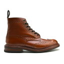 【TRICKERS / トリッカーズ】 靴作りの名人ジョセフ・トリッカーによって、1829年 R.E.Tricker Ltd が設立される。 現在、五代目に受け継がれているトリッカーズは、英国靴製造のメッカであるイギリスのノーザンプトンに現存する最古のシューメーカーである。 プリンス・オブ・ウェールズ（チャールズ皇太子）より授かった王室御用達を意味するロイヤル・ワラントが掲げられたセント・ミッシェル通りにある工場では、180年間にわたり当時からの変わらぬ伝統的な技法を用いながら、職人たちの手仕事によって生産され続けている。 【TRICKERS / トリッカーズ】一覧はこちら 送料について ＜送料無料の場合＞北海道・一部離島沖縄 900円1200円 送料の詳細はこちらブランド TRICKER'S／ トリッカーズ 商品名 COUNTRY BOOT 素材/スペック LEATHER　：　カーフレザー (本革) SOLE　：ダイナイトソール 英国のダイナイト社の作るラバーソール、通称「ダイナイトソール」を使用。 滑り止めの役目を果たす丸い突起があしらわれたラバー製のソールで実用性と見た目のバランスの良いソールです。レザーソールのようにスマートなのに、雨天時でも気兼ねなくガンガン履ける優れた耐久性が自慢です。 ワイズ表記　：　5 生産国　：　ENGLAND サイズ選びの目安 普段お使いのスニーカーより細身・普通の方は-1.0cm,幅広甲高の方は-0.5cm小さめをお勧めします。 商品説明 【COUNTRY BOOTS MALTON】 トリッカーズの代表的なモデルがであるウィングチップの7アイレット・ブーツは通称「カントリー・ブーツ」と呼ばれています。特徴はアッパーに施されたブローギングとグッドイヤー・ウェルト製法で仕上られるダブル・ソールで、耐久性に優れています。美しいトゥのウイングチップ（W型のつま先飾り）とメダリオンは通気性を良くする効果もあります。職人さんのベンチメイド（全ての工程を一人の職人さんが一貫して受け持つこと）により作り上げられたこだわりの一足です。 ▼注意▼ 当商品は【平行輸入品（海外正規品）】となります。製品の制作工程上でのオイルシミによります色ムラやボンド接着跡、縫製の際の"シワ"や"キズ"等がある場合もございますが、これらは不良品ではなく、製造上やむを得ないものとなります。 着用に支障の無い傷や輸入による箱のつぶれ、多少の汚れもご了承下さいませ。これは当商品の風合いの範囲内ですので完璧な商品をお求めの方には不向きな商品です。 ご注意点 ※新品ですが一部箱が破損している場合が御座います。 ※細かなキズや型抜き跡などが見られる場合があります。 ※実物とパソコンモニター画面では、見た目の色に多少違いがある場合が御座います。 ※輸送上の都合等により商品に多少の汚れや傷などが付いている場合がございます。 上記の点を予めご了承のうえご注文いただきますようお願いいたします。 VALET BOX TRAVEL KIT SHOE TREE POLISH BRUSHES