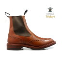 【TRICKERS / トリッカーズ】 靴作りの名人ジョセフ・トリッカーによって、1829年 R.E.Tricker Ltd が設立される。 現在、五代目に受け継がれているトリッカーズは、英国靴製造のメッカであるイギリスのノーザンプトンに現存する最古のシューメーカーである。 プリンス・オブ・ウェールズ（チャールズ皇太子）より授かった王室御用達を意味するロイヤル・ワラントが掲げられたセント・ミッシェル通りにある工場では、180年間にわたり当時からの変わらぬ伝統的な技法を用いながら、職人たちの手仕事によって生産され続けている。 【TRICKERS / トリッカーズ】一覧はこちら 送料について ＜送料無料の場合＞北海道・一部離島沖縄 900円1200円 送料の詳細はこちらブランド TRICKER'S／ トリッカーズ 商品名 ELASTIC SIDED BROGUE BOOTS 素材/スペック LEATHER　：　カーフレザー (本革) LAST(木型)　：　4444 SOLE　：ダイナイトソール 英国のダイナイト社の作るラバーソール、通称「ダイナイトソール」を使用。 滑り止めの役目を果たす丸い突起があしらわれたラバー製のソールで実用性と見た目のバランスの良いソールです。レザーソールのようにスマートなのに、雨天時でも気兼ねなくガンガン履ける優れた耐久性が自慢です。 ワイズ表記　：　5 生産国　：　ENGLAND サイズ選びの目安 普段お使いのスニーカーより細身・普通の方は-1.0cm,幅広甲高の方は-0.5cm小さめをお勧めします。 商品説明 【ELASTIC SIDED BROGUE BOOTS HENRY M2754】 TRICKER'Sのカントリーブーツの中でも人気なのがこちらのサイドゴアブーツです。ブーツなのにサイドのエラスティック（ゴム素材）により脱ぎ履きがとても楽なのがポイントです。 レースアップ部分がないので甲まわりがスッキリとシャープな印象です。シューレースがほどける心配もないのでサッと履いてガンガン歩けます！気が付いたらコレばっかり履いてる事も多い一足です。 また、アッパーに施されたブローギングとグッドイヤー・ウェルト製法で仕上られるダブル・ソールで、耐久性に優れています。美しいトゥのウイングチップ（W型のつま先飾り）とメダリオンは通気性を良くする効果もあります。もちろんこちらも職人さんのベンチメイド（全ての工程を一人の職人さんが一貫して受け持つこと）により作られています。 ▼注意▼ 当商品は【並行輸入品（海外正規品）】となります。製品の制作工程上でのオイルシミによります色ムラやボンド接着跡、縫製の際の"シワ"や"キズ"等がある場合もございますが、これらは不良品ではなく、製造上やむを得ないものとなります。 着用に支障の無い傷や輸入による箱のつぶれ、多少の汚れもご了承下さいませ。これは当商品の風合いの範囲内ですので完璧な商品をお求めの方には不向きな商品です。 ご注意点 ※新品ですが一部箱が破損している場合が御座います。 ※細かなキズや型抜き跡などが見られる場合があります。 ※実物とパソコンモニター画面では、見た目の色に多少違いがある場合が御座います。 ※輸送上の都合等により商品に多少の汚れや傷などが付いている場合がございます。 上記の点を予めご了承のうえご注文いただきますようお願いいたします。