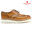 GRENSON / グレンソン グレンソンは1866年創業のイギリスの老舗シューズブランドです。 グレンソンの創業者は、靴職人ウィリアム・グリーン氏で、その歴史はノーサンプトンシャー州のラシュデンに開いた小さな工房から始まりました。 一人の靴職人から始まった小さな工房には、やがて多くの職人が集まり、事業は順調に発展。1895年には法人化され、1911年には現在のような生産スタイルを確立し、英国紳士靴の代名詞的存在として世界中から認められるようになります。1974年に制作されたアメリカ映画「華麗なるギャツビー」においては、衣装を担当したラルフローレン氏のセレクトによりグレンソンの靴が登場し、注目を集めました。 【GRENSON / グレンソン】一覧はこちら 送料について ＜送料無料の場合＞北海道・一部離島沖縄 900円(税込)1,200円(税込) 送料の詳細はこちらブランド GRENSON/グレンソン 商品名 ARCHIE V/アーチーV 素材/スペック カラー　：　タン レザー　：　カーフ ソール　：　ラバーソール ワイズ　：　G 生産国　：　イギリス製 サイズ選びの目安 当店ではUKサイズ表記を基準としております。 メーカーや靴の種類、お好みの履き方・スタイルにもよりますが 普段お使いのスニーカーより細身・普通の方は-1.0cm,幅広甲高の方は-0.5cm小さめをお勧めします。 *デザインや個人の足タイプで若干の違いはございます。あくまでも目安とお考え下さい。 商品説明 グレンソンは1866年創業のイギリスの老舗シューズブランドです。 グレンソンの創業者は、靴職人ウィリアム・グリーン氏で、その歴史はノーサンプトンシャー州のラシュデンに開いた小さな工房から始まりました。 一人の靴職人から始まった小さな工房には、やがて多くの職人が集まり、事業は順調に発展。1895年には法人化され、1911年には現在のような生産スタイルを確立し、英国紳士靴の代名詞的存在として世界中から認められるようになります。1974年に制作されたアメリカ映画「華麗なるギャツビー」においては、衣装を担当したラルフローレン氏のセレクトによりグレンソンの靴が登場し、注目を集めました ▼注意▼ 当商品は【平行輸入品（海外正規品）】となります。製品の制作工程上でのオイルシミによります色ムラやボンド接着跡、縫製の際の"シワ"や"キズ"等がある場合もございますが、これらは不良品ではなく、製造上やむを得ないものとなります。 着用に支障の無い傷や輸入による箱のつぶれ、多少の汚れもご了承下さいませ。これは当商品の風合いの範囲内ですので完璧な商品をお求めの方には不向きな商品です。 ご注意点 ※新品ですが一部箱が破損している場合が御座います。 ※細かなキズや型抜き跡などが見られる場合があります。 ※実物とパソコンモニター画面では、見た目の色に多少違いがある場合が御座います。 ※輸送上の都合等により商品に多少の汚れや傷などが付いている場合がございます。 上記の点を予めご了承のうえご注文いただきますようお願いいたします。