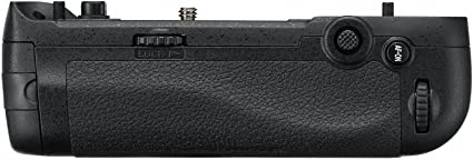 中古美品　本体のみ Nikon マルチパワーバッテリーパック MB-D17