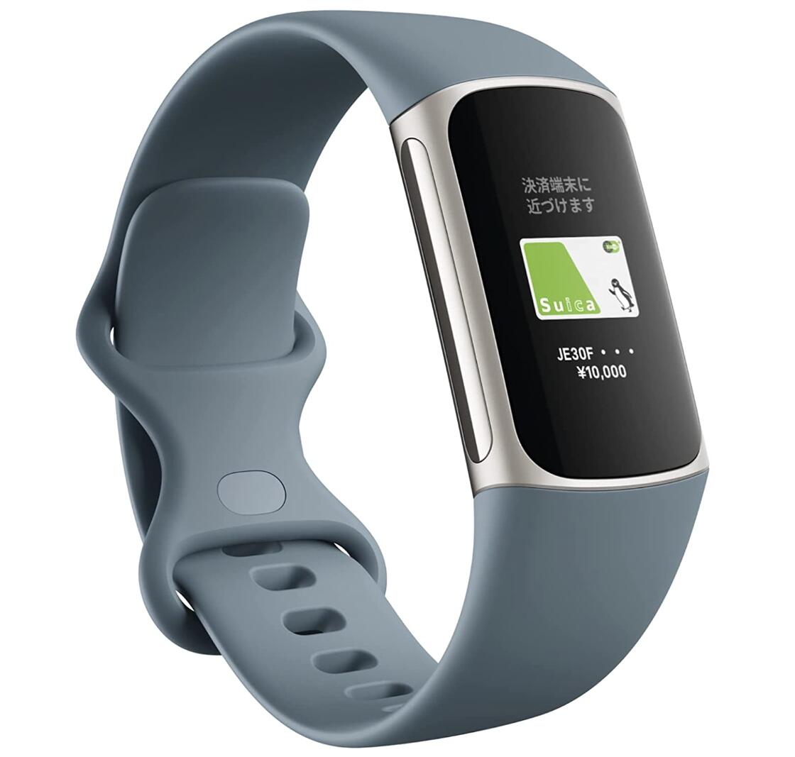 特殊:B09CSYX5WDコード:0810038857237ブランド:Fitbit(フィットビット)商品カラー: スチールブルー/プラチナ商品サイズ: 高さ1.1、幅2.3、奥行き3.7商品重量:29この商品について 今日のエナジースコア 回復を優先することが、ハードなワークアウトを続けるよりも良い結果をもたらす場合があります。自分の体にとって何が最適な選択なのかを教えてくれる Fitbit Premium の「今日のエナジースコア」により、アクティビティ、睡眠、心拍変動に基づいて算出されたスコアを毎朝 Fitbit アプリで確認可能。個人別に設定されたその日の目標と、体の状態に応じて推奨されるワークアウトや回復セッションも提示されます。使い続けていくうちに、より個人に即したスコアや目標が表示されるようになります。*近日対応。今日のエナジーの利用には Fitbit Premium のメンバーシップが必要です。Premium のおすすめコンテンツは、一部の地域では利用できない場合や、英語のみでの提供となる場合があります。 Suica対応機種 手首をかざすだけで、鉄道 バス等の利用やお買い物が可能に。 Fitbit Pay に対応していても、 Suica に対応していない機種があります。Suicaは東日本旅客鉄道株式会社の登録商標です。 健康指標ダッシュボード 血中酸素ウェルネスのほか、心拍変動、推定皮膚温の変動などを記録します。健康指標ダッシュボードおよびダッシュボードに表示される指標は、一部の国で利用可能です。この機能は、医療的な診断や治療、その他の医療目的での使用を意図したものではありません。健康管理に役立つ情報の提供を意図した機能です。健康状態に不安がある場合は、医療機関にご相談ください。医療的な緊急事態だと考えられる場合は、救急サービスにご連絡ください。 ストレスマネジメントスコア ストレスに対する体の反応を、毎日のスコアで表します。エクササイズの習慣やマインドフルネスの実践、睡眠の状態が、ストレスレベルの管理に役立つ様子がわかります。 高心拍数と低心拍数の通知 心拍数は健康状態を示す重要な指標です。そのため心拍数が規定の範囲を外れた場合には、Charge 5 がお知らせします。モデル名Charge5ブランドFitbit(フィットビット)色スチールブルー/プラチナスタイル単品特徴睡眠モニター, GPS, マルチスポーツトラッカー発送サイズ: 高さ4.9、幅9.3、奥行き16.4発送重量:150その日の自分に最適なことをFitbit Charge 5 と Premium の組み合わせにより、アクティビティ、睡眠、ストレスのデータを関連させて、心身の健康に最適な決断を下せます。Premium の 6 か月間メンバーシップ*で利用できる、アクティビティ、睡眠、心拍変動に基づいた「今日のエナジースコア」**がルーティンの最適化に役立ちます。スコアとともに、一人ひとりに合わせたお勧めのアクティビティも提示されます。スコアが低い時は、無理せず回復に努めるべき状態にあり、軽めのヨガや深呼吸などが推奨されます。スコアが高い時は、あらゆるアクティビティに全力で取り組める状態です。また、手首の皮膚電気活動センサーなどによる先進的なストレスマネジメント機能も、回復のルーティンをサポート。さらに数 のガイド付きワークアウト、リフレッシュできるマインドフルネスセッション、おなじみのフィットネス機能、アクティブな心拍ゾーン、GPS 搭載などにより、新しい目標に向かうモチベーションを保てます。*Premium の新規および復帰ユーザー様のみが対象です。有効なお支払い方法が必要です。無料トライアルは、デバイスのアクティベーションから 60 日以内に開始してください。無料トライアルの終了までにキャンセルすれば、サービス料金は発生しません。利用規約の全文はメーカー公式HPをご確認ください。**今日のエナジースコアの利用には Fitbit Premium のメンバーシップが必要です。Premium のおすすめコンテンツは、一部の地域では利用できない場合や、英語のみでの提供となる場合があります。