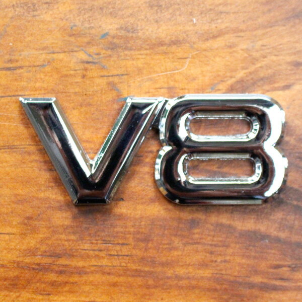 Rakuten - 3D エンブレムステッカー 「V8」 カーアクセサリー 立体ステッカー クルマ アメリカ雑貨 アメリカン雑貨