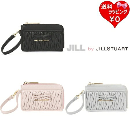 ■説明文JILL by JILL STUART「ミニリボンパフィシリーズ」フラグメントケース。エンボス加工のリッチな雰囲気とミニリボンがポイントです。薄型でかさばらずカード収納が充実。ファスナーポケットには小銭も入りキャッシュレス派にも便利です。持ち運びに便利なストラップ付きで、バッグの持ち手に装着するのもおすすめ。■カラー名：　ブラック　/　ピンク　/　ブルー　/成人の日 バレンタインデー 20代 30代 40代 50代 ホワイトデー お返し 就職祝い 春 夏 秋 冬 母の日 父の日 夫婦の日 結婚式 プロポーズ 結婚祝い 成人祝い お祝い 送別会 入学祝 卒業祝い 退職祝い 還暦祝い 定番 シンプル 人気 大人 かわいい おしゃれ ユニセックス クリスマスJILL by JILL STUART「ミニリボンパフィシリーズ」フラグメントケース☆