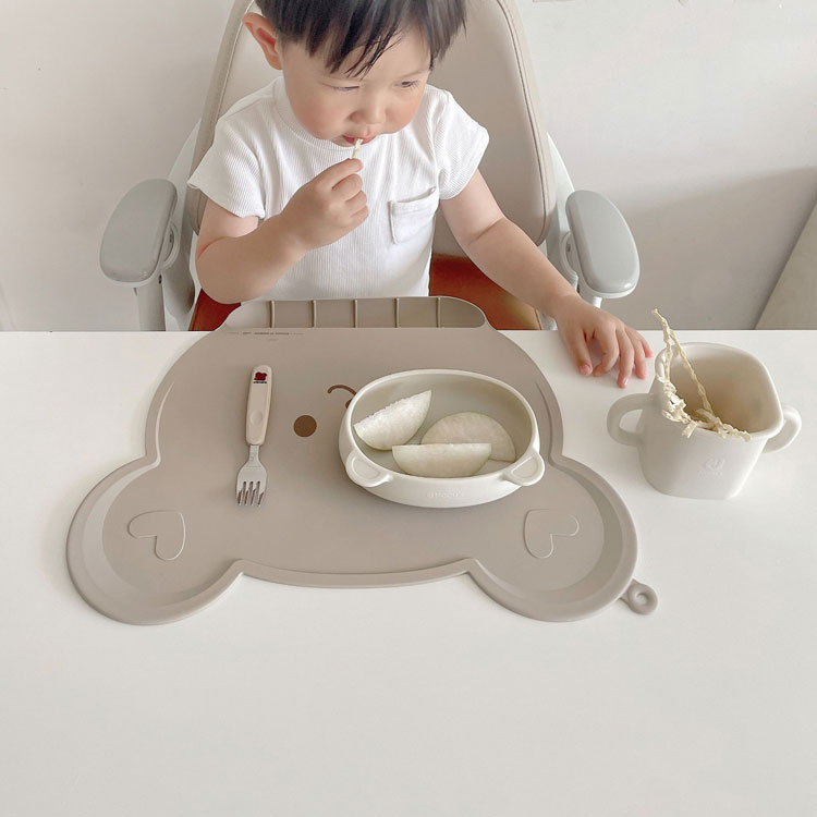 送料無料 ベビー ランチョンマット シリコン 食べこぼしマット 熊 お食事マット キ...