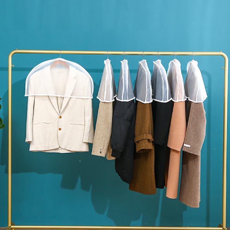 四つ葉のClover楽天市場店の送料無料 衣装カバー 10枚入 洋服カバー ショルダーカバー ショート 衣類カバー ホコリよけ 湿気・臭い対策 衣類カバー 衣類収納 肩掛けカバー まとめ買い 肩だけカバー ショート丈 ホコリ除け 防塵 半透明 スーツカバー 衣類収納袋 ダストカバー｜アングル3