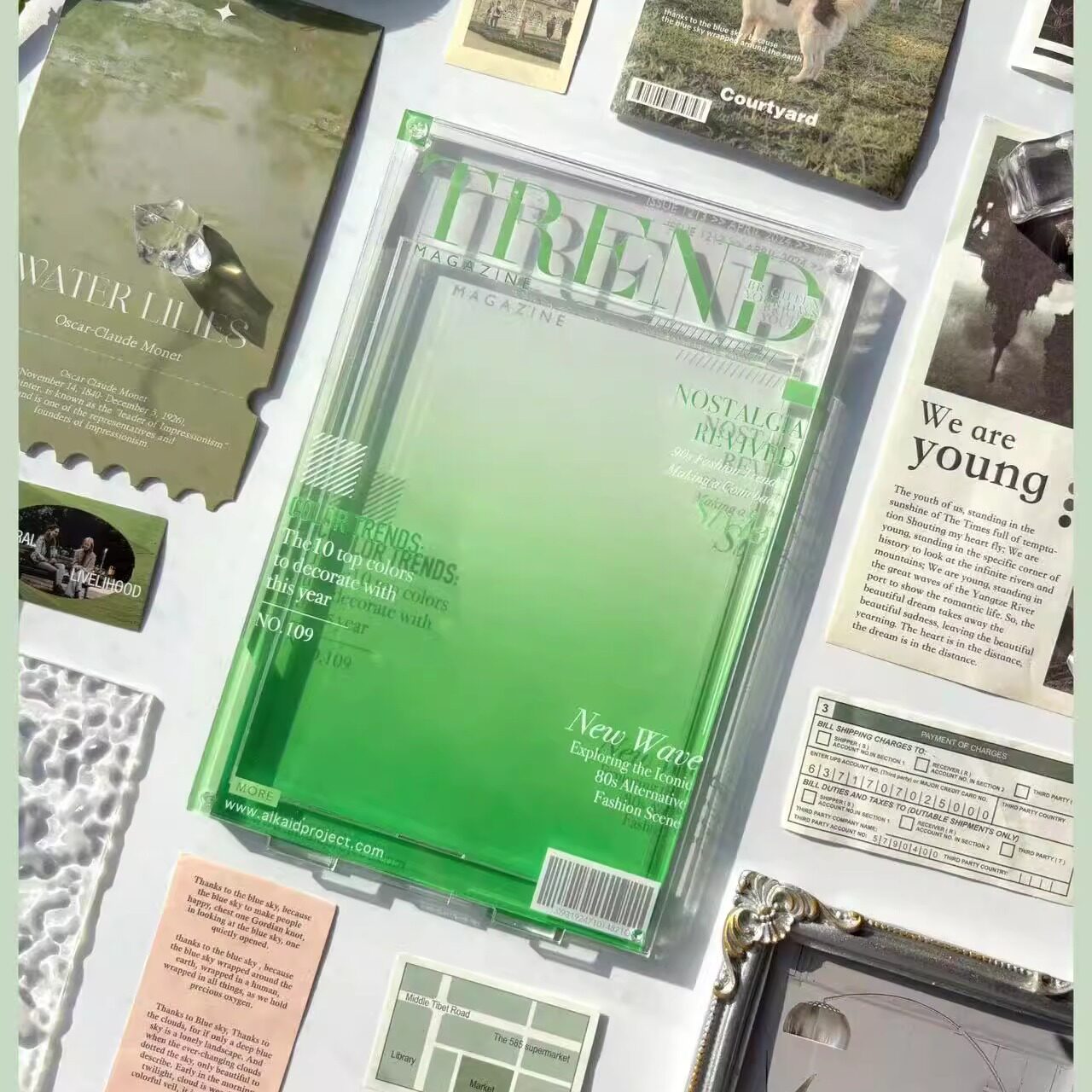 Rakuten - オンライン トレカ ケース 推し活 アクリル キーホルダー チェキ 写真 ホルダー 雑誌風 (ピンク,ブルー,オレンジ, 縦5.5cm × 横8.7cm) アクリル コレクションケース 推し活 ディスプレイフレーム クリア 高透明 アクスタ フィギュア ぬい インテリア映え