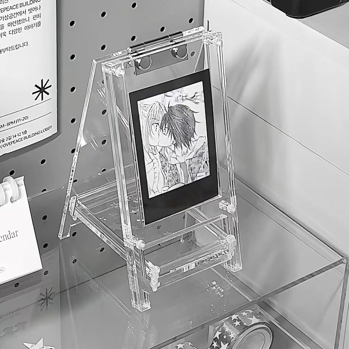 Rakuten - 推し活 高透明アクリルスタンドフレーム 3インチ対応 グッズ収納用 ミニディスプレイケース 卓上展示用 おしゃれデザイン アクリル コレクションケース 推し活 ディスプレイフレーム クリア 高透明 アクスタ フィギュア ぬい インテリア映え