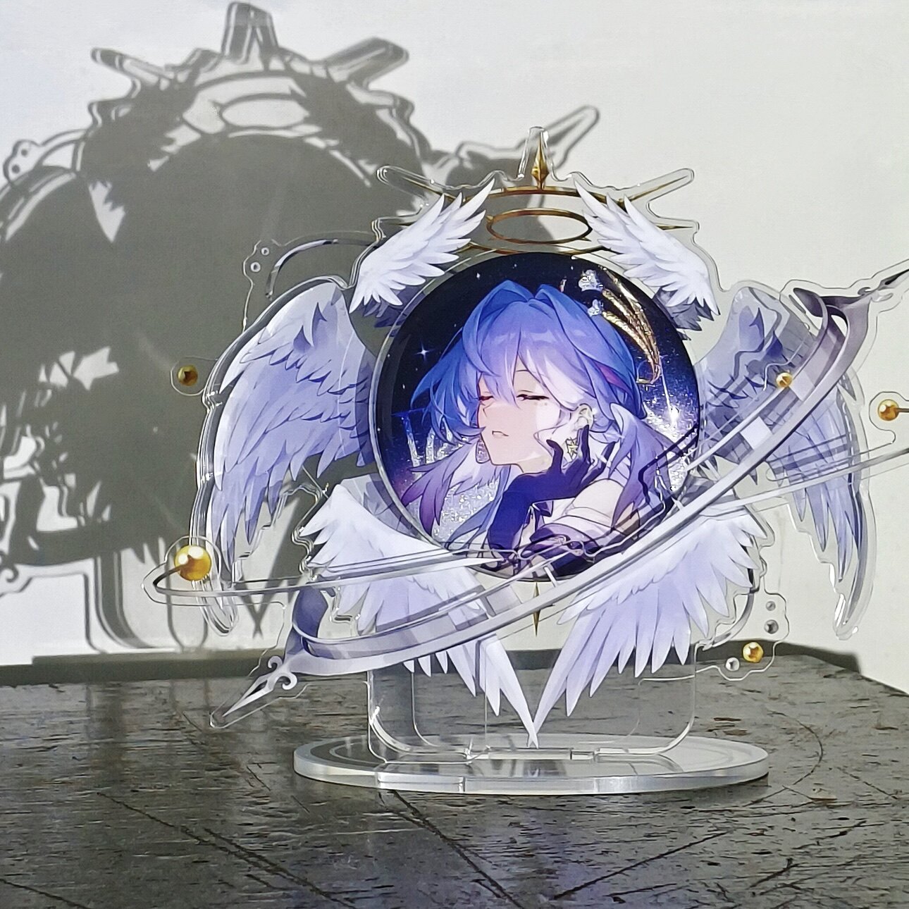 推し活 エンジェルウィングデザイン アクリルマグネットスタンド 缶バッジ保護ケース グッズディスプレイ用 コレクション収納 華やかなデザイン アクリル コレクションケース 推し活 ディスプレイフレーム クリア 高透明 アクスタ フィギュア ぬい インテリア映え(3.0)