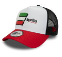 アプリリア Aprilia NewEra フェザーウェイト ポリ トラッカー ベースボール キャップ ホワイト / スカーレット 帽子 スナップバック