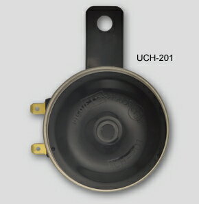 純正サウンドホーン 聴きなれた純正サウンドは危険を確実に伝えます。 信頼の直進音　110dB/2m(99dB/7m） 音の直進性が強い平型ホーンは、高速域での聞こえやすさが特長です。 厚み31ボディ 渦巻ホーンでは作ることが出来ない極薄モデルです。 品名 UC平型ホーン Hi UC平型ホーン Lo 品番 UCH-201 UCL-202 仕様 12V 3.5A 音圧レベル 110dB/2m(99dB/7m) 周波数 &gt; 440Hz 370Hz 本体寸法(mm)