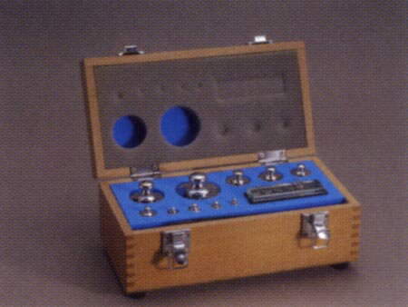 円筒分銅木製組分銅ケース M 1kg〜1mg（19〜25個）WC-M 新光電子