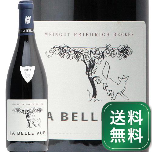 産地ドイツ ＞ プファルツ生産者フリードリッヒ・ベッカー醸造所品種ピノ・ノワール 100%英字Friedrich Becker La Belle Vue Pinot Noir醸造ブドウは除梗しあ後、完全に熟した軸のみを入れて発酵。新樽2つと2回目の樽1つで熟成。Alc：13.1%　残糖：0.3g/l　酸：5.4g/l飲み頃温度15?18℃おすすめグラスブルゴーニュグラス内容量750mlJANコード4946661753373輸入元ヘレンベルガー ホーフ《生産者について》 フリードリッヒ・ビッカー醸造所は、ファルツ地方の中でもフランス・アルザスに面した国境近くにあります。 ゴーミヨ誌で8年連続最優秀赤ワイン賞を受賞するほどの、ピノ・ノワールの名手です。 《ラ ベル ヴューの畑について》 ベッカーが2012年に新たに購入した畑。もともとそこには樹齢50年以上のゲヴェルツトラミネールが植わっていました。高い樹齢のその樹を活かすべく、引き抜いて植え替えるのではなく、高接ぎという切断した台木に直接ピノ・ノワールを接ぐ技術を用います。通常なら植え替えから品質が上がるまで20年以上かかるところが、この高接ぎによっていきなり高品質のブドウを収穫することができます。 畑は南東向き斜面にあり、夕方には日が陰るためより酸の豊かなワインが生まれます。 生産量はわずかに3樽。ファーストヴィンテージからこの価格設定となった特級畑。それだけベッカーの自信が伺えます。 現在2014年という少し古いヴィンテージが販売されているのは、ワイナリーで熟成したのち出荷しているから。その味わいはこの先20年30年と熟成していくポテンシャルを感じさせます。 ■■■■■■■■■■■■■■■■■■■■■■■■ 分類記号: 甲31丁N戊N己N ビューフルボディ 辛口 ゲヴェルツトラミネール ゲヴェルツ ゲヴュルツトラミネール ゲヴュルツ酉18 西3 惰K≪関連カテゴリ≫南1