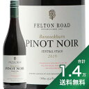 産地ニュージーランド ＞ セントラル・オタゴ生産者フェルトン・ロード品種ピノ・ノワール 100%英字Felton Road Pinot Noir Bannockburn土壌細かい砂と堆積シスト土壌醸造全房発酵20%、新樽比率27%で13か月間熟成飲み頃温度13〜15℃おすすめグラスブルゴーニュグラス評価パーカーポイント92点内容量750ml輸入元ヴィレッジセラーズ《ヴィレッジ・セラーズ熟成》 フェルトン・ロードは南半球のワイナリーですので、リリースは早く、ヴィンテージの翌年には入ってきます。その一部を輸入元のヴィレッジ・セラーズ様が富山の自社倉庫で保管。新しいヴィンテージがリリースされる度に古いものは少しずつ値上げされますが、その差はごくわずか。一般的なワイナリー蔵出しバックヴィンテージと比べると手頃に楽しめるのがありがたい！ 輸入元で長期保管したものと、ワイナリー蔵出しのものを比べると、一般的には後者の方が状態が良く若々しいもの。それは出荷時に補酒やリコルクがされるからです。その点このワインはスクリューキャップ。栓が劣化することもなければ、ワインが減っていくスピードもゆるやかで、ボトル差も少ないです。 ヴィンテージによる差はワインの味わいに現れます。飲み比べする楽しさがあるワインです。 《生産者について》 1997年にピノ・ノワールをリリースするなり世界中を驚かせ、「セントラル・オタゴ」という地区を世界に知らしめたフェルトン・ロード。 早期よりバイオダイナミック農法、重力に配慮した醸造所設計、天然酵母による発酵、人的介入を最小限に抑える手法などを導入。今日のセントラル・オタゴのピノ・ノワールの基本ともいえるスタイルを築き上げた生産者です。 《このワインについて》 バノックバーンはセントラル・オタゴの中心に位置する地区。周りを山に囲まれた盆地であり、夏場は日中の気温が上がりやすく、夜間は冷え込みます。そのため他の地区よりも熟度が上がりやすいのが特徴です。4つの区画からブドウをブレンドするスタンダードなピノ・ノワールです。 《2019年ヴィンテージの特徴》 春から夏にかけて、例年の2倍の雨が降り、夏も暑かったヴィンテージ。普段は夏に乾燥するのでむしろそれは好ましく、収穫まで葉っぱは緑色を保ちました。収穫は3月29日から4月上旬まで。果粒は小さくも凝縮しており、果皮が厚く種は十分に熟しました。アルコール13.8%。 リリース時のコメント：しっかり熟したラズベリー、森の下草にほのかに杉が香り、凝縮した果実の風味にきめ細かく丸みを帯びたタンニンが滑らかに溶け込んでいる。■■■■■■■■■■■■■■■■■■■■■■■■ 分類記号: 甲43丁N戊N己N ミディアムボディ 辛口 子4酉18≪関連カテゴリ≫西1　