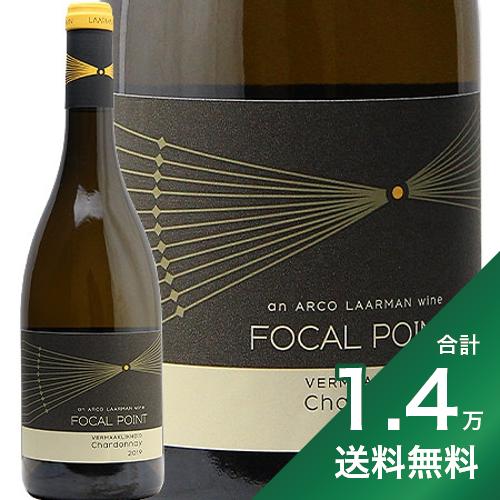 産地南アフリカ生産者ラーマン・ワインズ品種シャルドネ 100%英字Laarman Focal Point Chardonnay土壌石灰質土壌醸造新樽比率39％のフレンチオークで11か月熟成飲み頃温度10 - 12℃おすすめグラスブルゴーニュグラス内容量750ml輸入元マスダ《テイスティングノート》 バタートーストやクレームブリュレのような豪華な樽香に包まれて、マンダリンオレンジやアプリコットのような適度に熟したフルーツ香が広がり、ナッツのような香ばしさも奥に感じます。口に含めばしっかり集中力のある果実味と樽熟成による滑らかさが広がる豪華な味わい。隙のない酸味が全体をエレガントに引き締めているので、高級感があります。 《同価格帯ワインとの比較》 3000円台の樽リッチシャルドネなのに、しっかり酸味があり味わいの焦点が定まっている。それがこのワインを特徴づけている点です。 上品で樽香のあるシャルドネは世界中でつくられています。ライバルとなるのは、カリフォルニア、セントラル・コーストのシャルドネでしょうか。比べるとすれば、同じ価格帯のものより樽香が強くリッチ。同じようなバランスのものを探せば5000円を超えるイメージです。 これだけ新樽の風味がありつつ果実味・酸味がしっかり現れているシャルドネは3000円台では珍しく、もう1ランク上のワインと錯覚しそうです。 《生産者について》 「時に、美と言うものを追求すると、それは小さなことの中から発見したり生まれたりするものである。」そう信じるオーナー醸造家のアルコ・ラーマンが2016年に設立した若いワイナリー。他とは違うユニークな個性を表現することを目指しています。ワイナリーはステレンボッシュですが、ブドウは購入したもの。その土地のブドウにこだわるのではなく、様々な土地それぞれの個性を表現することをブランドとしています。 トップレンジの「フォーカルポイント」の意味は焦点。場所、畑、品種、ヴィンテージなどの焦点を当てるという想いでつくられています。■■■■■■■■■■■■■■■■■■■■■■■■ 分類記号 :乙24丁W戊N己N ミディアムボディ 辛口 味種類 :丑1 南3 酉13 惰K≪関連カテゴリ≫