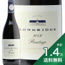 産地南アフリカ ＞ ステレンボッシュ生産者ロングリッジ品種ピノタージュ 100%英字Longridge Pinotage醸造新樽比率20%のフレンチオークで16か月熟成飲み頃温度13 - 15℃おすすめグラスブルゴーニュグラス内容量750mlJANコード6009835630622輸入元マスダ《生産者について》 南アフリカきってのワイン産地、ステレンボッシュの南東側、ヘルダーバーグ山脈のふもとに、ロングリッジは居を構えます。全体的にはやや温暖なステレンボッシュですが、ロングリッジのある南部はフォールス湾から8kmほどと近く、間に山もないため、冷たい風が入ってきます。昼夜の寒暖差が豊かな酸をもたらし、躍動感のある素晴らしいワインを生みます。レストラン併設のワイナリーを囲むようにして広がる畑は、全てビオディナミで栽培。花崗岩土壌の下に保水性のある粘土質が広がるため、灌漑設備はあるものの基本的には無灌漑で栽培しています。 《ビオディナミ＋ヴィーガン》 ロングリッジのビオディナミの実践は本格的です。 ビオディナミ栽培の本質は「畑とその周りの環境を一つの生態系と捉え、その循環を良くする」という考え方。ブドウだけでなく野菜なども育て、動物を飼い、ワイナリーと畑の周辺環境が健全であることを目指しています。「自然なワイン造りが素晴らしい」というものではなく、「この美しい環境を100年後にも受け継いでいく」というサスティナブルな考え方です。 それとは別にヴィーガン認証も取得。動物由来の原材料・添加物を使っていないことを示します。 世の中にはいろいろな考え方、主義・主張を持った人がいます。そんな多様な人と一緒に分かち合う1本として、ロングリッジのワインは『万人受け』と言えます。 《テイスティングノート》 ピノ・ノワールとサンソーの交配で開発された「ピノタージュ」は南アフリカ固有のブドウ品種。ワインのスタイルとして果実味を主体にしたシンプルなものや、ボルドーワイン的な力強いスタイルなどいくつかあります。その中でこのワインはピノ・ノワールをお手本にしたようなソフトで上品なタイプ。カシスや熟したベリーなどのほのかに甘いアロマ。土っぽさはあまり感じない、洗練された香りです。口に含めばソフトな酸味に乗ってジューシーな果実味が広がり、丸みのあるタンニンは穏やかです。酸味低めのピノ・ノワールと言われても納得してしまいそうな、軽やかで柔らかい味わいです。■■■■■■■■■■■■■■■■■■■■■■■■ 分類記号 :甲54丁N戊N己N ミディアムボディ 辛口 味種類 :子2 酉27 惰K≪関連カテゴリ≫