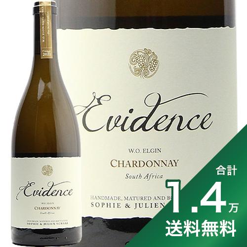 産地南アフリカ生産者ジュリアン・スカール品種シャルドネ 100%英字Julien Schaal Evidence Chardonnay醸造新樽比率20％の300Lフレンチオークで発酵・12か月熟成飲み頃温度10 - 12℃おすすめグラスブルゴーニュグラス内容量750mlJANコード3760132890098輸入元マスダ《生産者について》 ジュリアン・スカールはもともとフランス、アルザス地方の生産者。 ヨーロッパの醸造家が実家のドメーヌを継ぐ前に海外で研修することは珍しくありません。しかし彼が特別なのは、南アフリカのシャルドネが持つポテンシャルにほれ込んでしまい、アルザスと南アフリカの両方でワインをつくり続けていることです。 きっかけは2003年にウォーカーベイ地区のブシャル・フィンレーソンにて収穫を手伝った時から。2005年に最初のワインをリリースして以来、エルギンやウォーカーベイなどの冷涼産地に注目し、ポール・クルーバーの醸造設備を借りて、シャルドネを中心にワインをつくります。 《このワインについて》 この「エヴィデンス」の畑はポール・クルーバーの畑に近く、エルギンで最も古い樹が植わっているそうです。 ラインナップの中で「マウンテン・ヴィンヤーズ」と比べるなら、よりパワフルで香り豊かなワインという位置づけ。一部新樽を用いて樽発酵・樽熟成しています。 《テイスティングノート》 ハチミツやクリームのようなほのかに甘い香りは、果実とオークの香りがよくなじんでいるからでしょう。メロンのような熟した風味もあり、ふくよかで飲みごたえがあります。エルギンらしいボディ感をしっかり支える酸味で締めくくられます。 フランス人も思わずほれ込んで離れられなくなった南アフリカ産シャルドネの魅力、とくと味わってみては？■■■■■■■■■■■■■■■■■■■■■■■■ 分類記号 :乙23丁W戊N己N ミディアムボディ 辛口 酉13 惰H≪関連カテゴリ≫