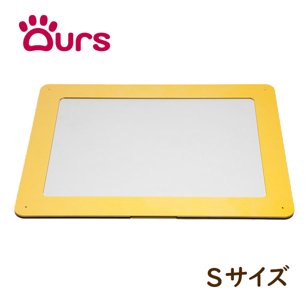 ITEM SPEC商品詳細 商品名 アワーズ（Ours） トイレトレー Sサイズ オレンジ ロゴ無し 内容量 成分 上板：アルミ　中板・底板ステンレス メーカー名 使用上の注意 ※ぶつけたり落としたり、わんちゃんがかじってしまった場合は、へこみや傷がつき色部分がかけてしまう事があります。 お取り扱いにはじゅうぶんご注意ください！ 製造国 広告文責 株式会社アルテオ TEL：03-5812-0560 区分 — 備考 犬 トイレ 簡単 清潔 かわいい シンプル 洗える カラフル おしゃれ 誕生日プレゼント スタイリッシュ トレー トイレトレー トイレ容器 アワーズ（Ours）商品ラインナップはコチラ商品の説明 11色から選べるOursのハイセンスで機能的なトイレトレーです。Oursのトイレトレーは片手で上カバーをさっと上げてシートを敷いて下ろすだけ！上フタの重みでシーツが安定しますので、シーツがズレたり滑ったりしません。毎日のトイレシート変えがとても楽です！デザインもスタイリッシュなのでお部屋のインテリアも損ないません。素材はアルミとステンレス製で出来ていますので、水洗いが可能です。錆びることもありませんので、毎日清潔にご使用頂けます。◆日本の技術力で“機能”と“デザイン”を融合しました。 ≪安心≫ 特許取得済みの日本のバリ取り専用機によって、ムラが殆どなく高品質に仕上げてます。 ≪安全≫ 熟練の職人によるアルマイト処理は、メッキや塗装とは違い、色のはげ落ちなどがないのが特徴です。ですので、色の部分を食べてしまったりする恐れなく、安心してご使用いただけます。 ※ぶつけたり落としたり、わんちゃんがかじってしまった場合は、へこみや傷がつき色部分がかけてしまう事があります。 お取り扱いにはじゅうぶんご注意ください！ ≪清潔≫ トイレトレーは、フタの重みを利用してシーツをパタンと挟みこむだけのシンプル構造です。ですので、パーツが濡れてしまってもさっと拭き取るだけなので、お手入れカンタン。 ※フタの重みを利用してシート挟みこむ構造となっておりますため、重たくなっております。 商品重量をご確認ください。【サイズ】S=レギュラーサイズSサイズのトイレトレーは、ペットシーツの「レギュラーサイズ」の大きさです。トイプードルより小さいサイズのワンちゃんにオススメです！ 横46cm×縦34cm×高さ0.9cm 重量 /2382g【材質】上板：アルミ　中板・底板ステンレス ＜ご注文いただくお客様へ＞ こちらの商品は大変人気の商品のため、在庫が変動しやすい商品となっております。 在庫状況によりましては記載の納期よりもお届けまでお時間がかかる場合がございます。 予めご了承いただけますようお願い申し上げます。 お急ぎの場合はご注文前に納期をお問合せくださいませ。 ↓↓アワーズ（Ours）商品ラインナップはコチラ↓↓