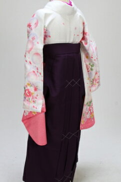 【レンタル】白着物 花柄 紫袴 モダンシンプル 女子大生用袴 卒業式 卒業袴 短大 大学 教員 黒花柄系レンタル卒業袴紺赤 卒業袴レンタル卒業袴一式・女性袴卒業式の袴往復送料無料 学校・先生・教員・卒業生草履バッグ付小物一式★fy16REN07★